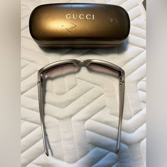 Authentic Gucci plastic frame sunglasses - Picture 4 of 9